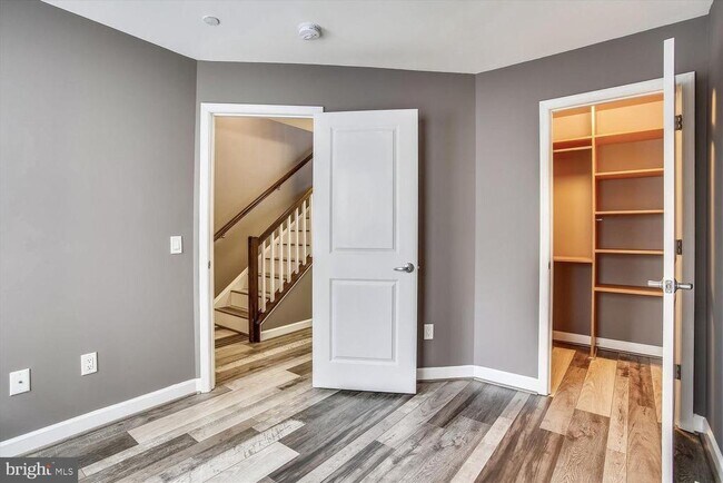 Photo - 2526 Sheridan Rd SE