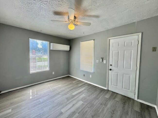 1501 SW 30th St