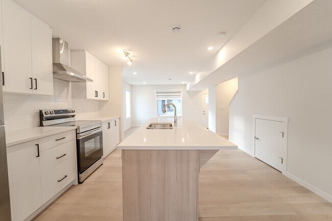 Building Photo - 20 Masters Dr SE