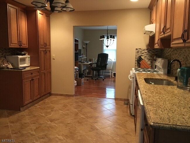 Photo - 503 Downer St