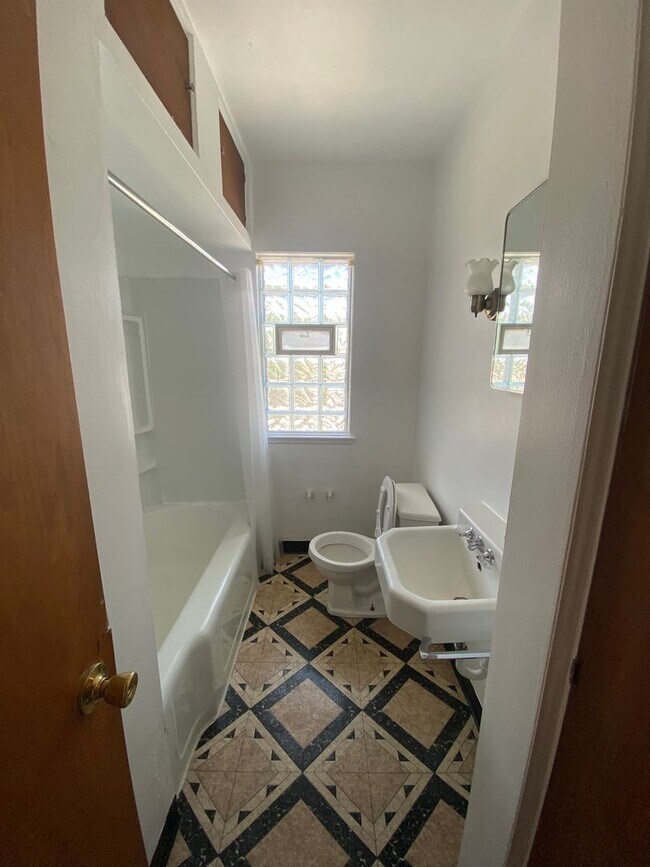 3904 W Greenfield Ave Unit 3904-4