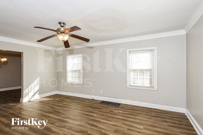 Photo - 1567 Mayflower Ave SW