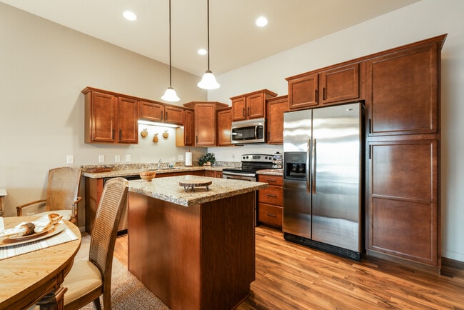 Photo - 2304 Marina Rd SE