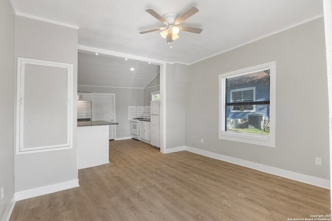 Photo - 2209 N Flores St