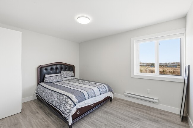 Photo - 15836-15856 56 Ave Unit 1