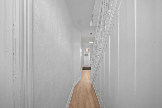 Photo - 3053 Brereton St