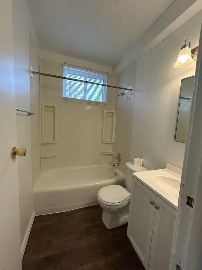 Photo - 730 W 25th St Unit C