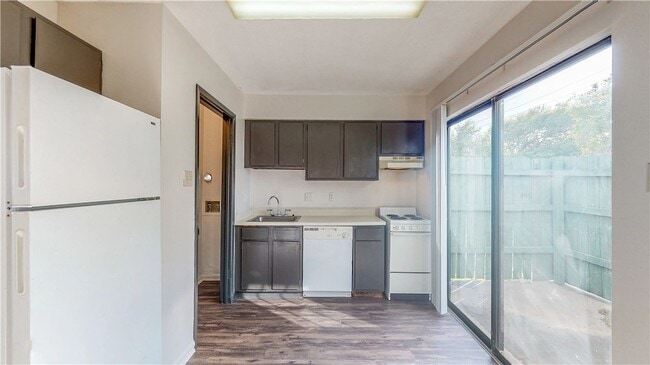 725 Peppertree Dr Unit 8