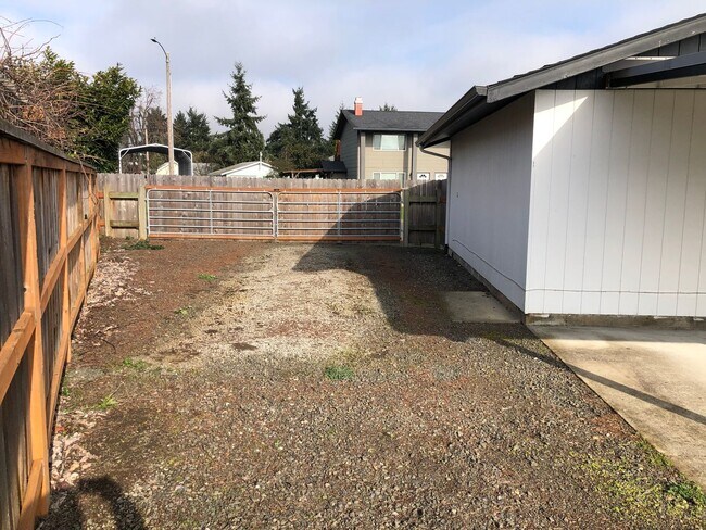 Photo - Updated 3 bedroom 1.5 bathroom house in Springfield!