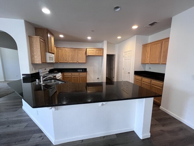 Photo - 25875 Stephens St