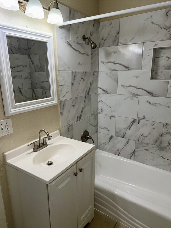 Photo - 6144 Doulton Dr