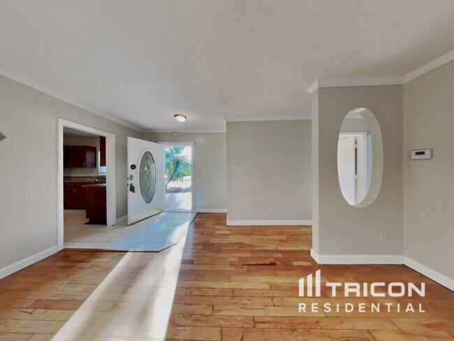 Photo - 808 Heidi Rd