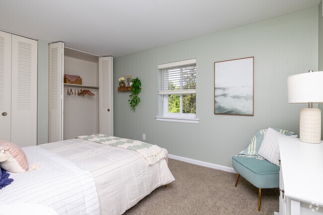2BR, 1BA - 1,066SF - Second Bathroom