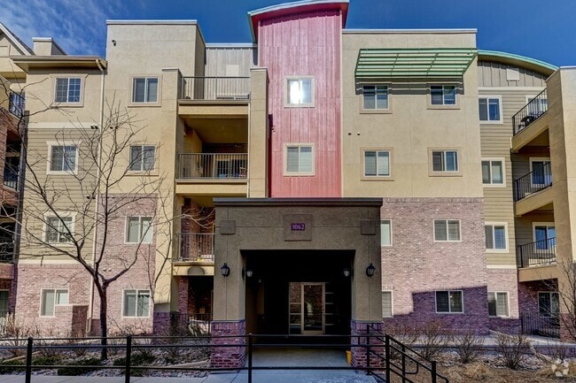 Building Photo - $1,850 - Updated One Bedroom Unit 201 Rental