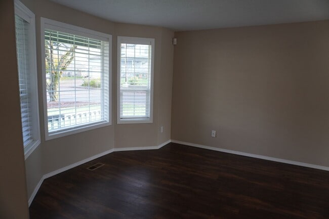 Photo - 16409 NE 31st St