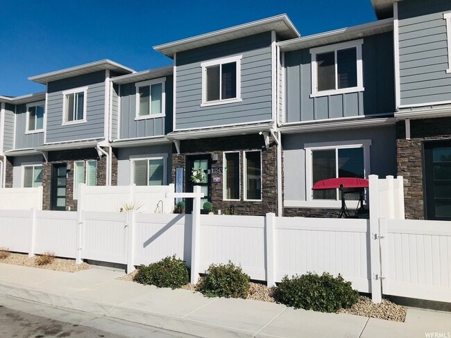 Modern Townhome - Modern Townhome