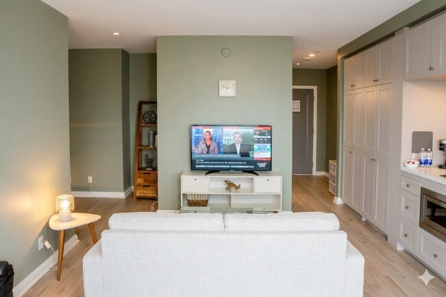 Building Photo - 55 Avenue Rd