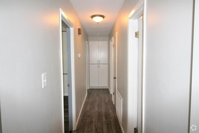 Building Photo - 111 Rhodes Dr Rental