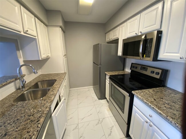 Building Photo - 6633 W Airport Blvd Unit 903