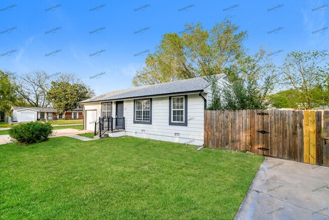 Photo - 2471 N Pittsburg Ave