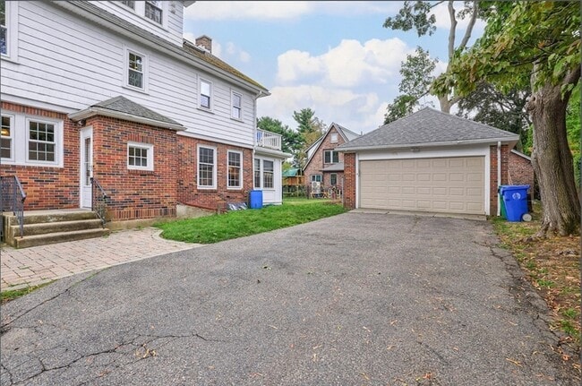 Photo - 269 Waltham St