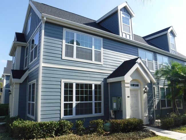 Building Photo - Modern 2 Bed/2 Bath Condo in Sarasota with Spacious Layout and Prime Location! Unit 205