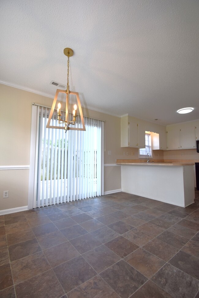 2380 Vineyard Dr Unit J1