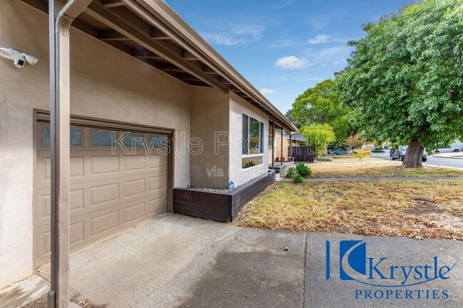 Photo - 175 Toyon Dr