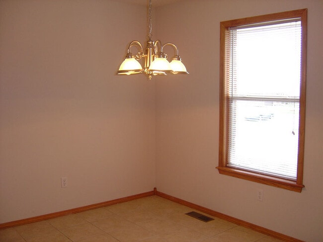 Photo - 802 E Waterford Blvd