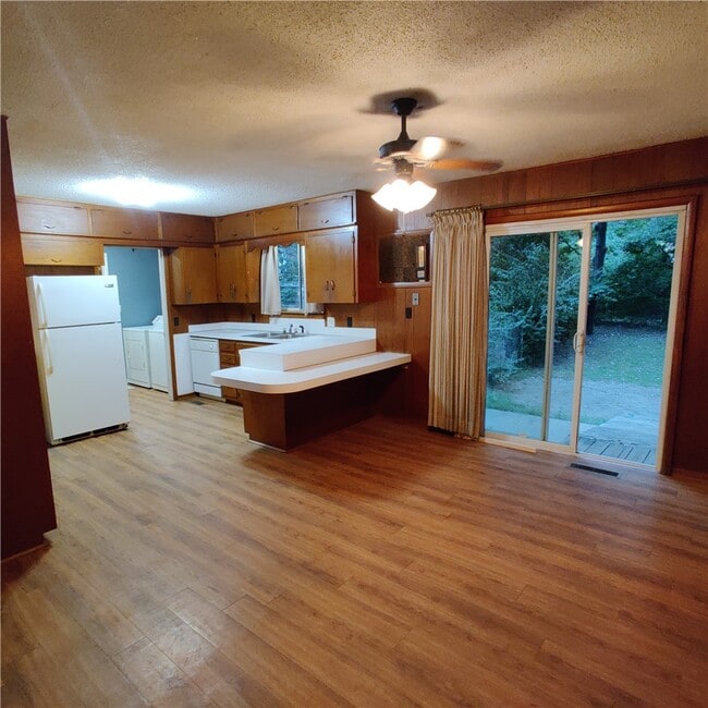 Photo - 1351 N Stephens Ave