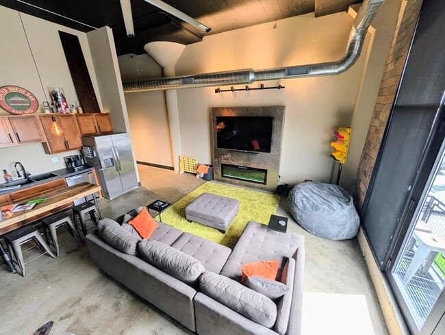 Photo - 401 W Shoreline Dr
