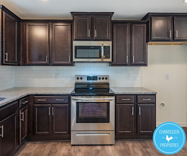Photo - 512 Hobkirks Pl