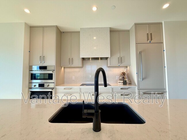 Photo - 3340-3340 Lakeshore Rd