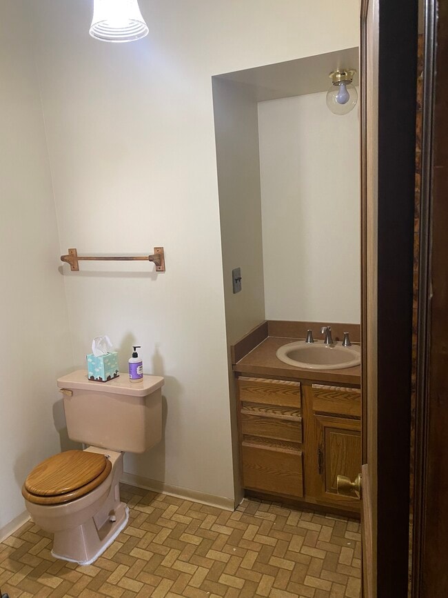 Bathroom - 711 Starkweather St