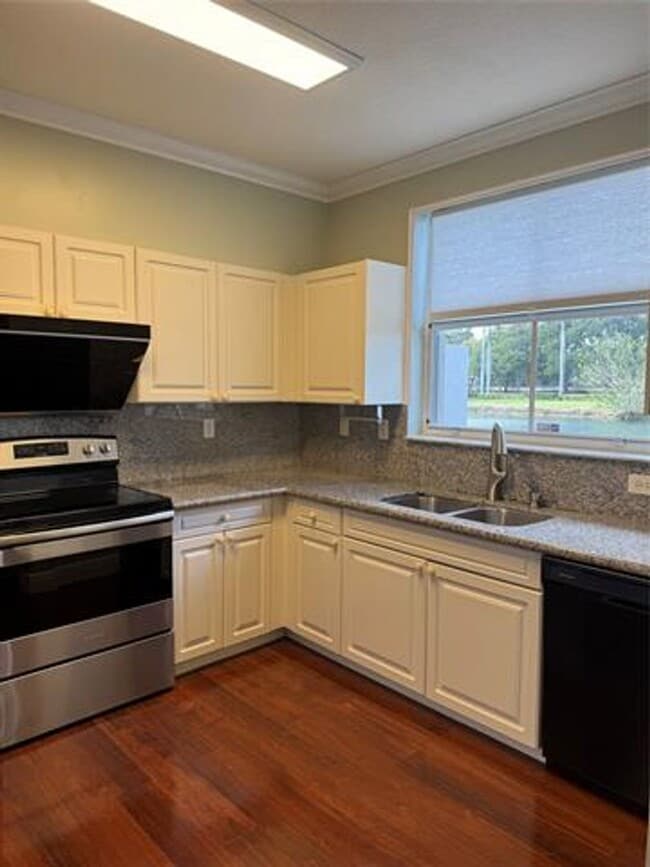 Photo - 118 Riverwalk Cir