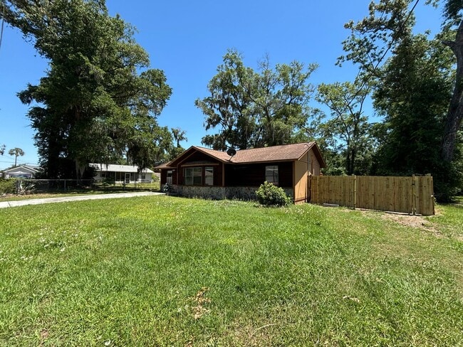 Photo - Ocala Park Estates / 2/2 ***Won't Last***