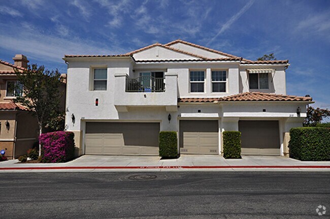 Building Photo - Stunning 3 Bedroom Condo in San Marcos wit...