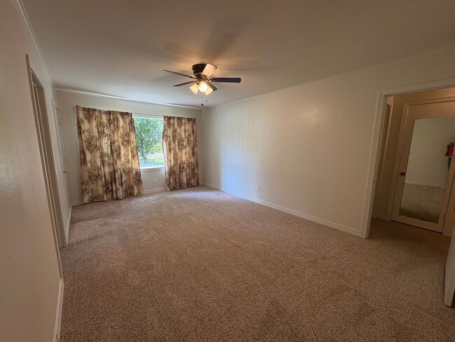 Photo - Beautiful 4 bedroom/1 bath with Central Air & Heat on Corner Lot