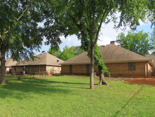 Photo - Whitehouse ISD-Beautiful 3 Bedroom, 2 Bath Home w/Garage!
