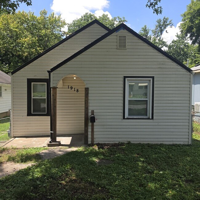Cozy 3 bedrooms and 1 full bath home located on S Willow Ave in Independence, MO