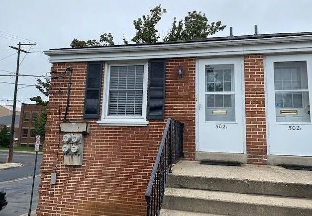 Building Photo - 502 E Ross St Unit C