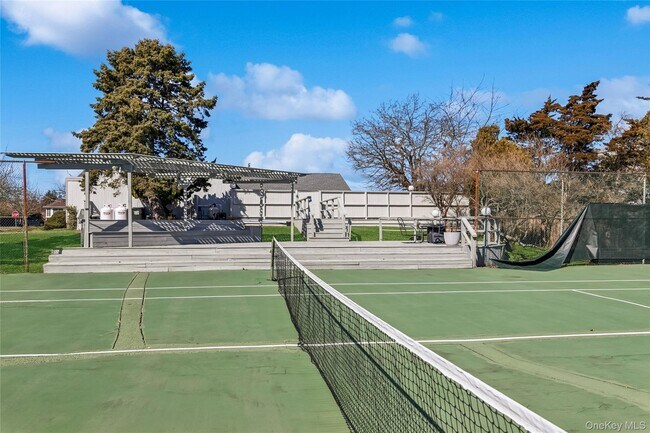 22 Meadow Ln