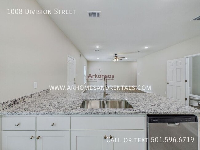Photo - 1008 Division St