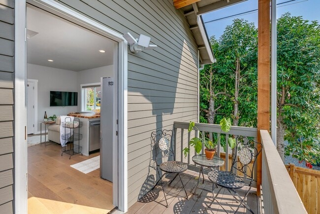 Photo - 431 Ave F Unit Avenue F Studio