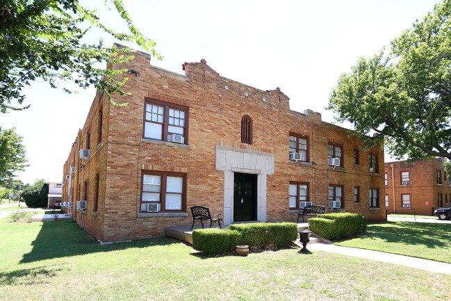 The Vintage at Mesta Park - The Vintage at Mesta Park Apartments