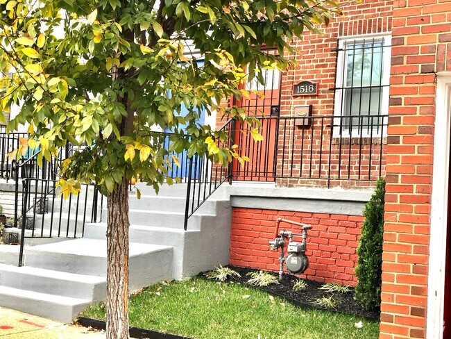 Building Photo - Cute House On a Quiet Street! Pets Welcome!