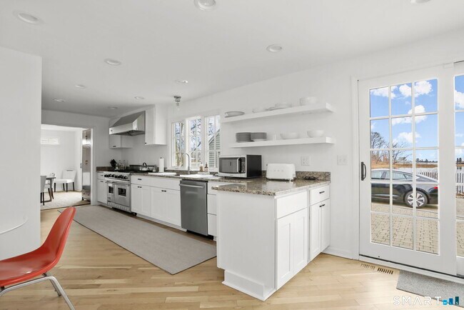 Photo - 85 Roton Ave