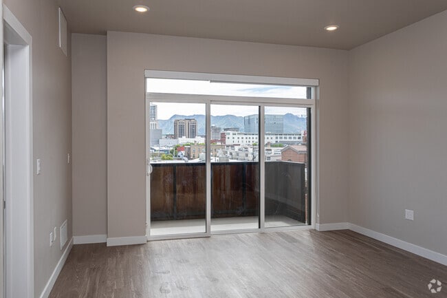 1BR, 1BA - 686 SF