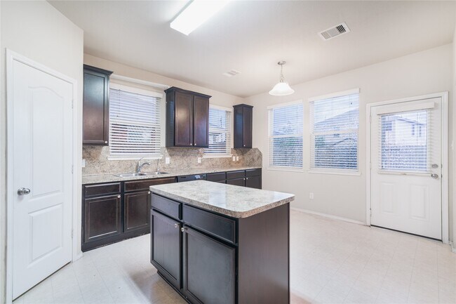 Photo - 1315 Squire Dr