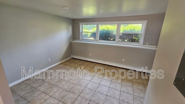 Building Photo - 58 Old Concord Turnpike Unit 1 Rental